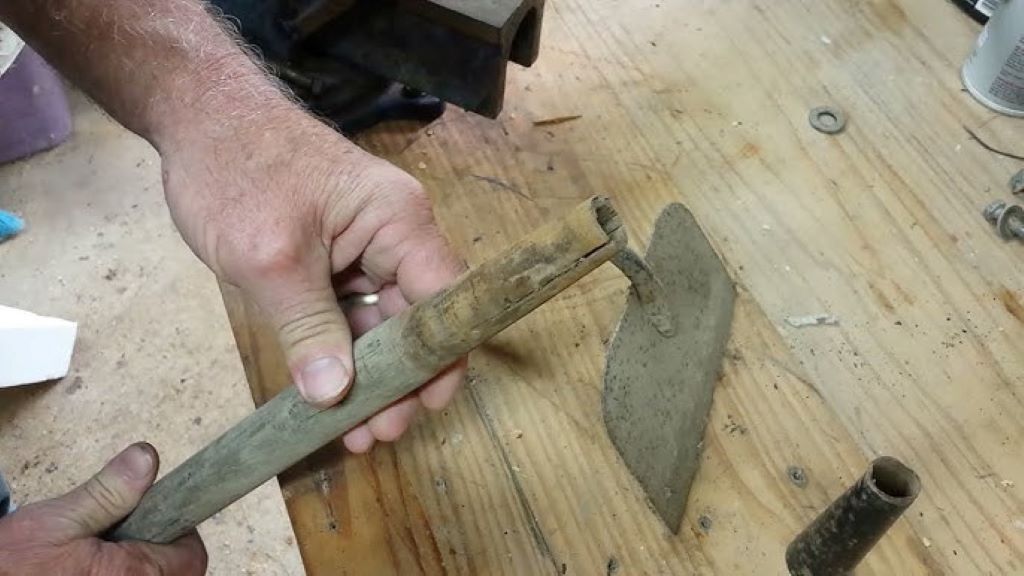 Repairing long handled gardening tools - a warren hoe