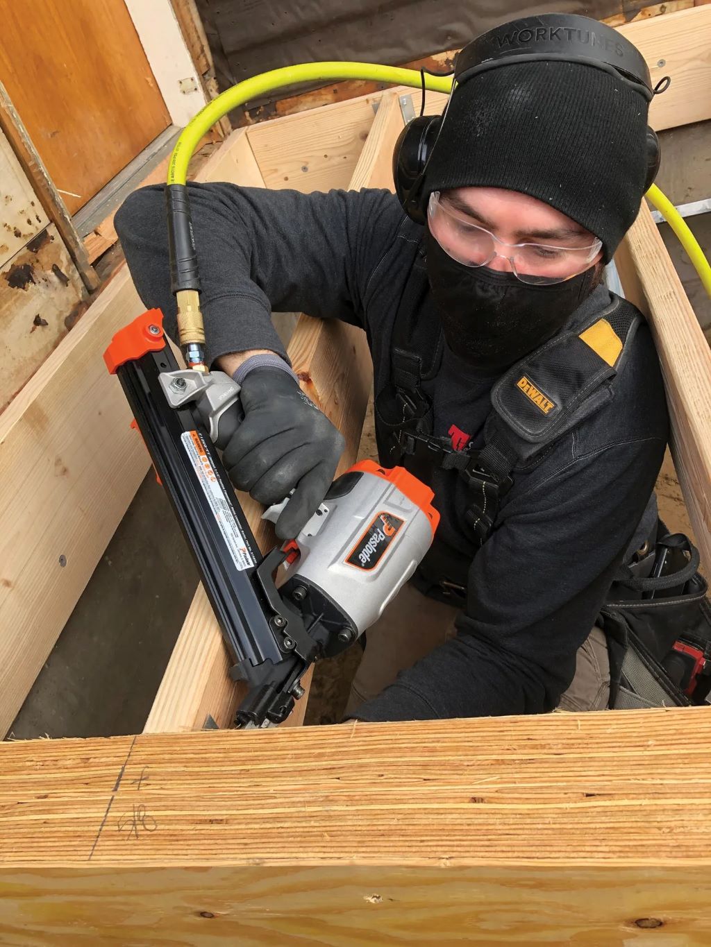 DEWALT 35-Degree Pneumatic Metal Connector Nailer