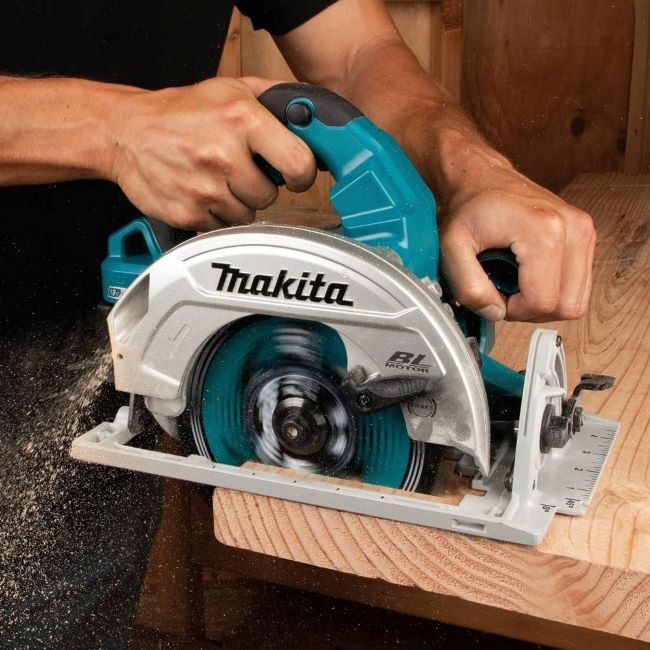 Powerful Makita 18V X2 LXT 7-1/4” Circular Saw in Action