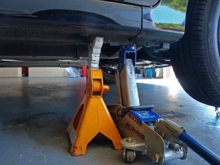 2006-2011 Honda Civic Oil Change using car jack